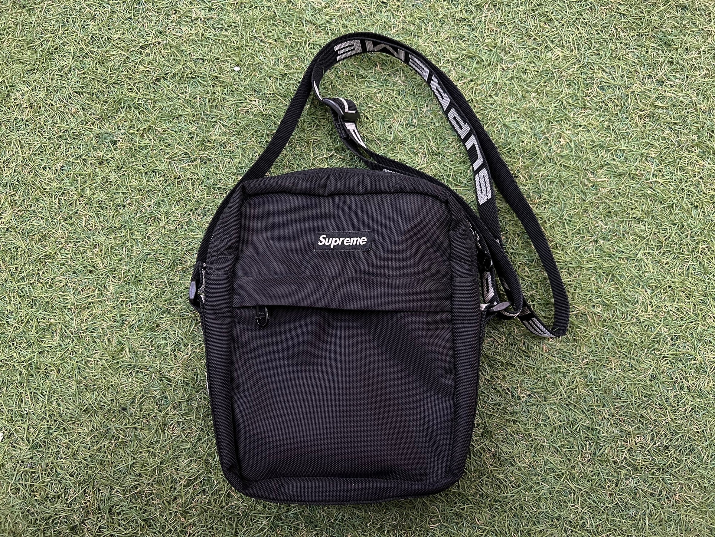 Supreme 18SS SHOULDER BAG BLACK 305825 | BRAND BUYERS OSAKA 