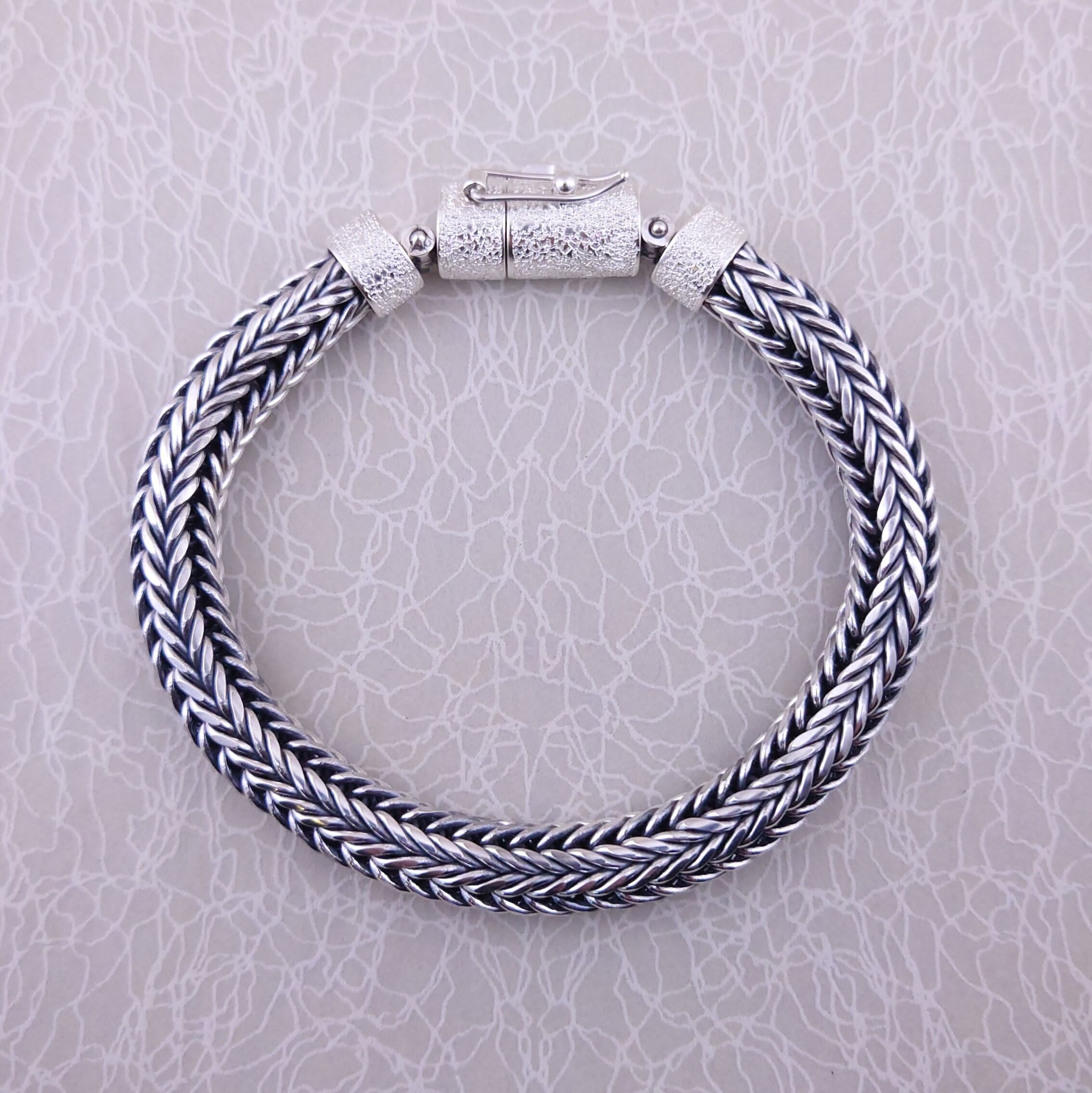 蛇連なりの腕輪|丸