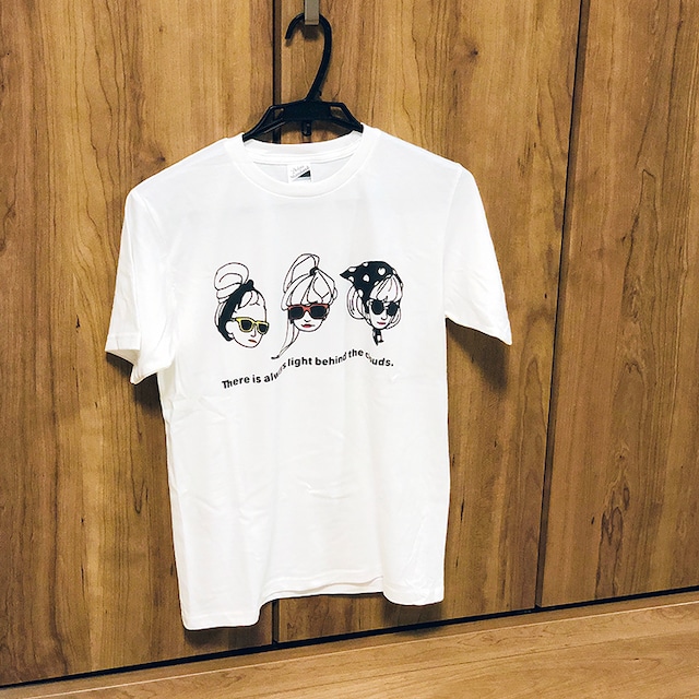 ユニセックス Tシャツ・“Three”