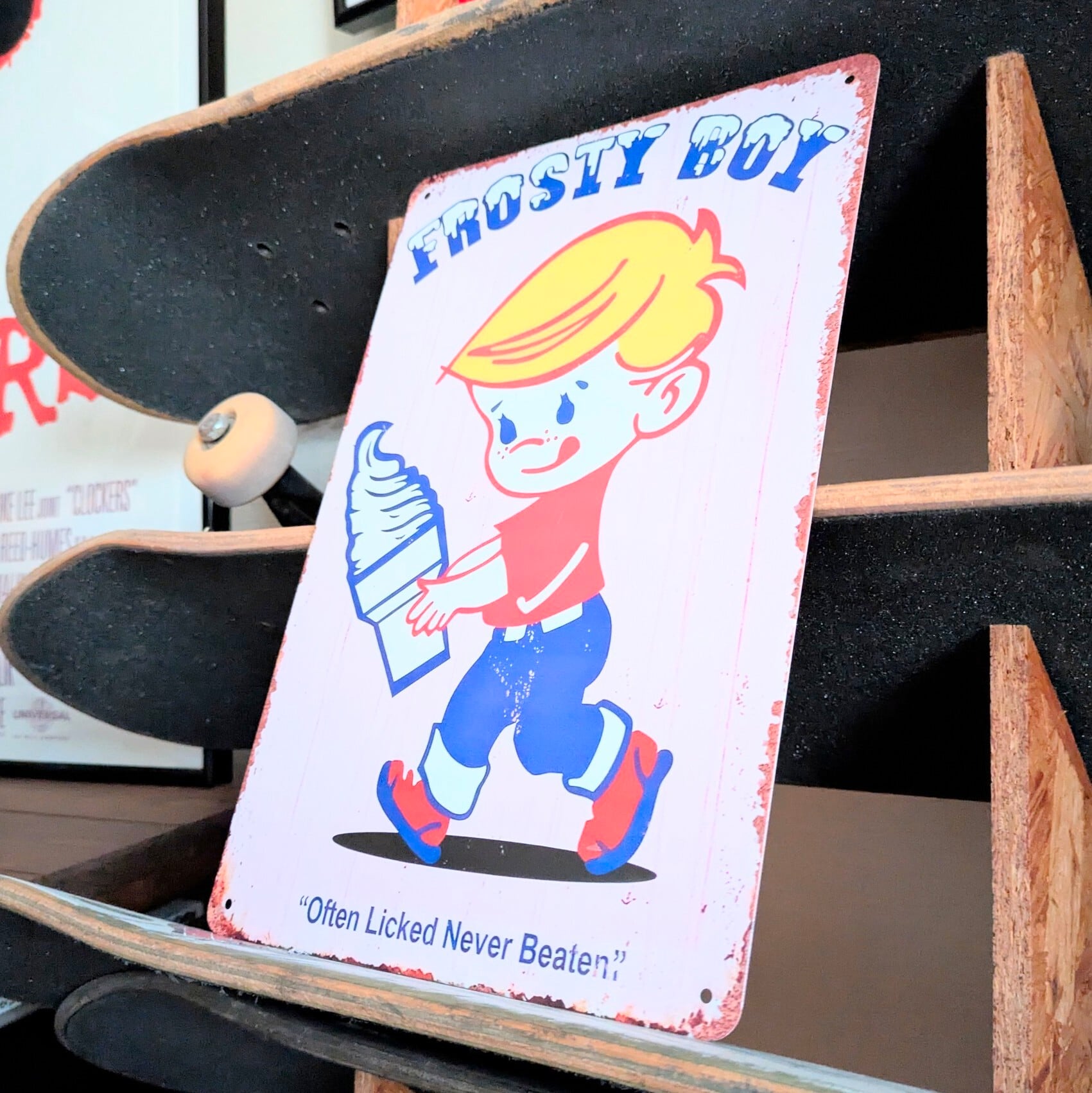 送料無料！ちょうどいいブリキ看板 【 Frosty Boy ( フロスティボーイ ) 】 PINK / METAL SIGN / メタルサイン / ブリキ看板 / サインボード / ビンテージ加工〚アメリカン雑貨 アメトイ〛