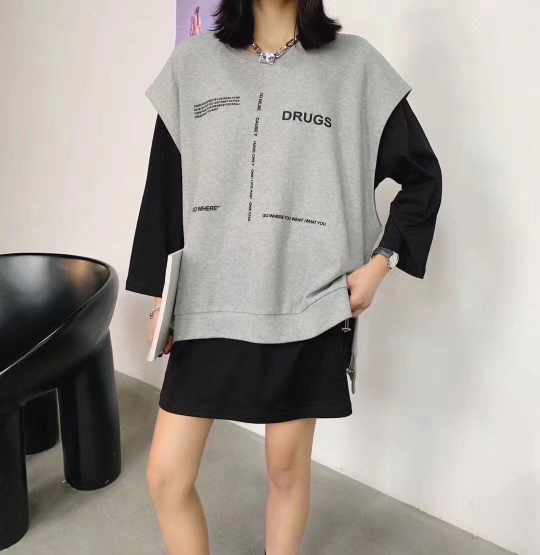 サイドスリットトップス