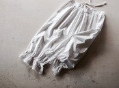 フランスアンティーク　1900s クリサンセマムの密集と白刺繍のあるロングレースドロワーズ