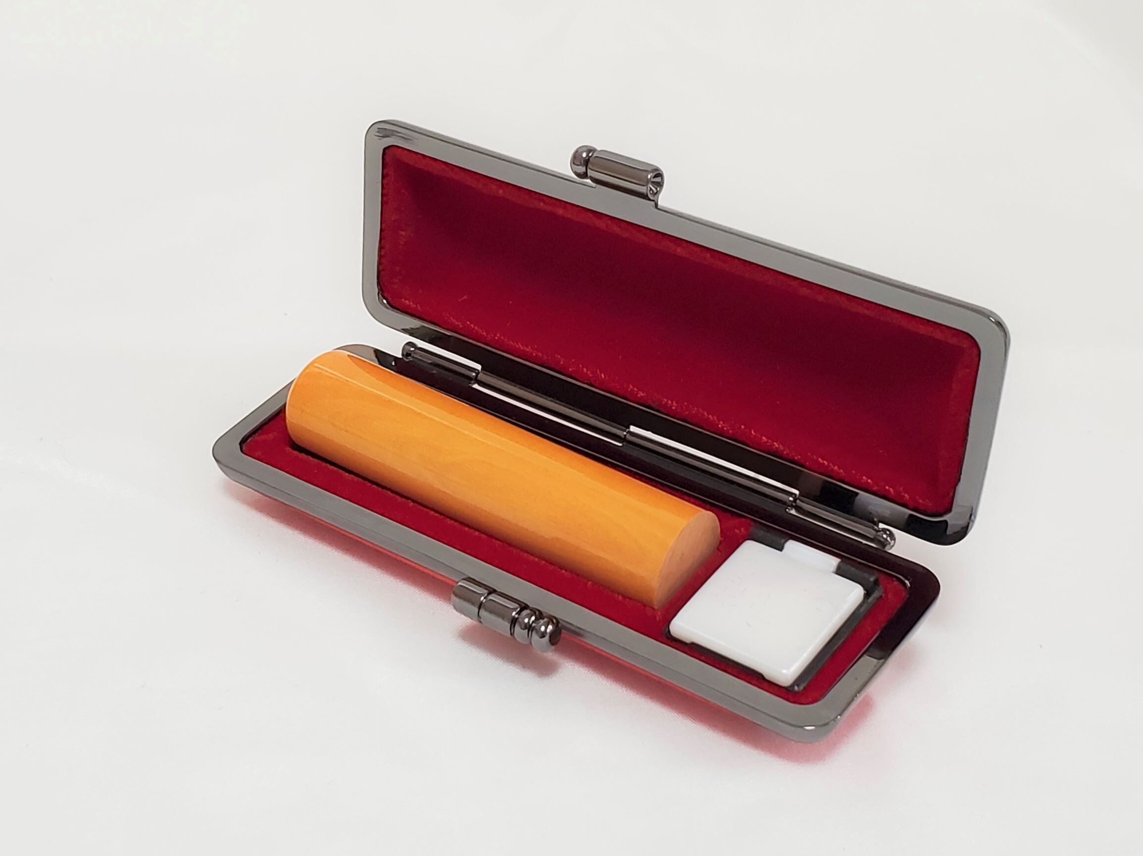 女性用実印　13,5ミリ丸　自然素材の本柘(ほんつげ)＋ソフト牛革ケース(赤)＋書体