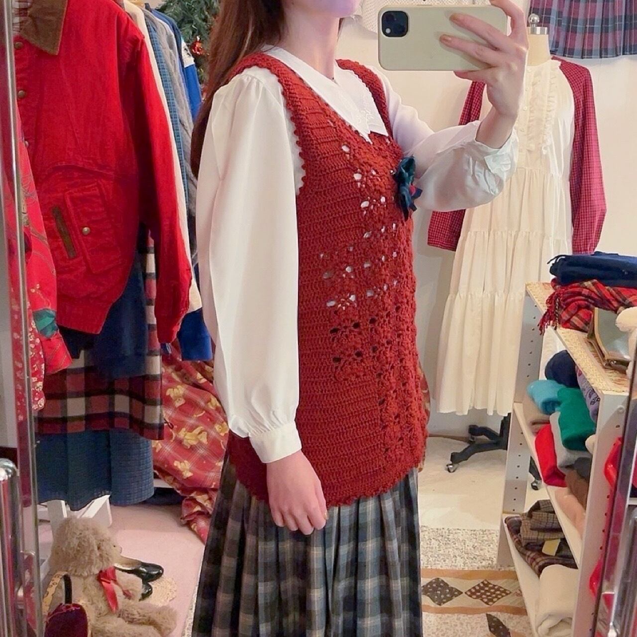 cherry brooch bordeaux crochet vest