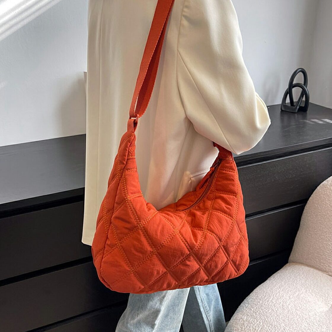 VALENTINO オレンジ キルティング ショルダーバッグ