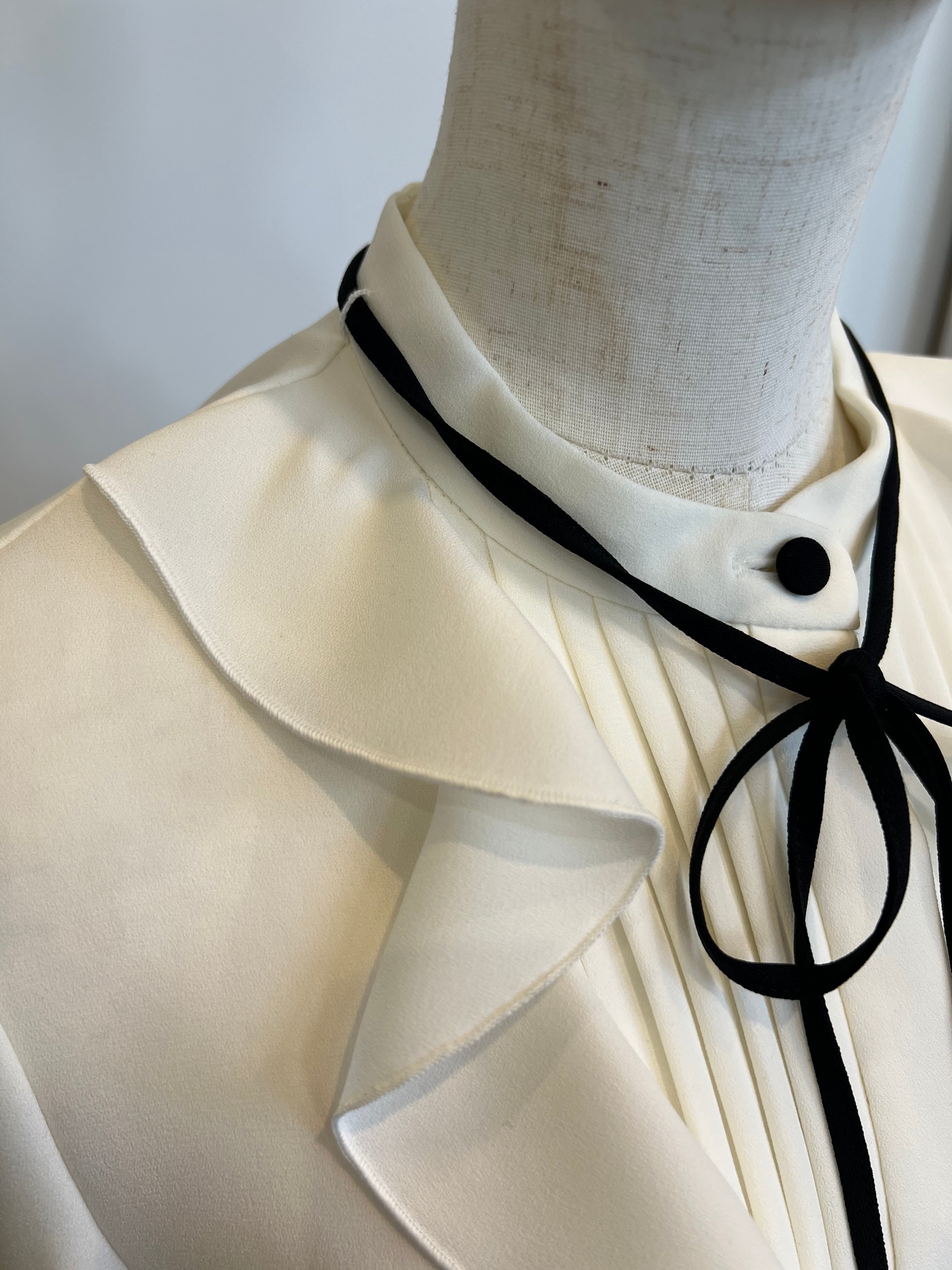 【PASSIONE】取り外し可コードフリルブラウス　616918