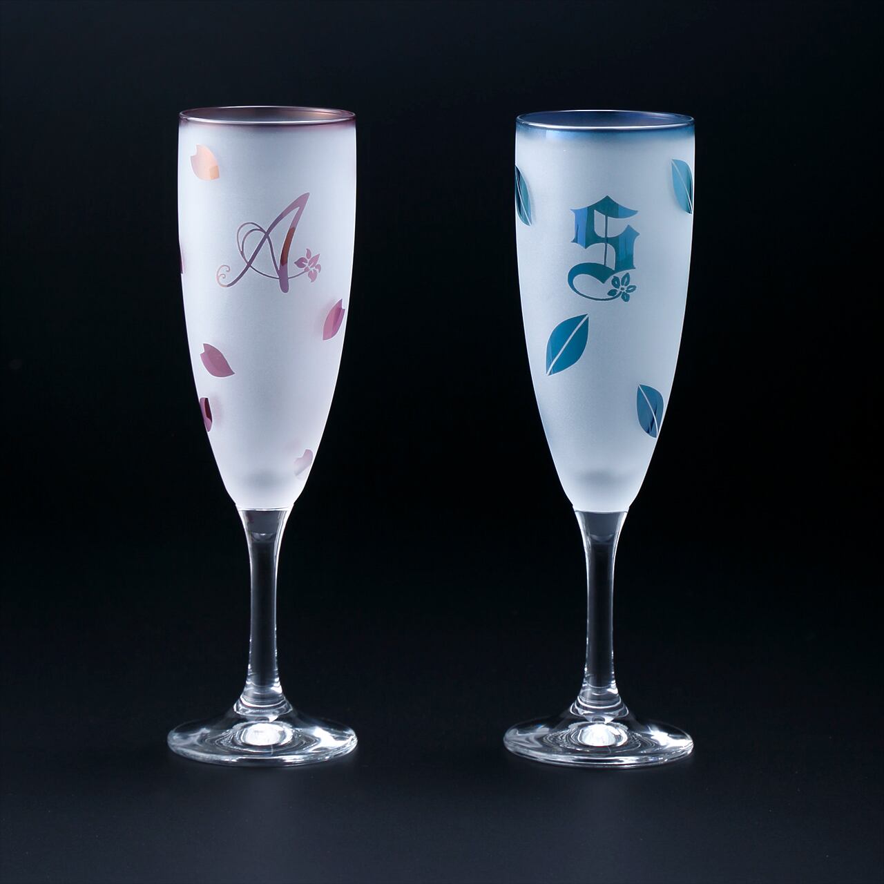 カラーシャンパングラス(イニシャル彫刻) | ガラスアート Everre