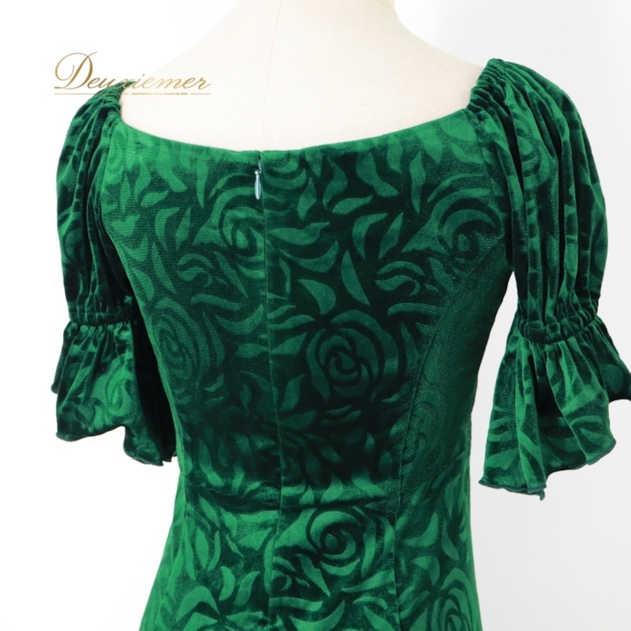 フラダンス 衣装 ワンピース ドレス グリーン系 アロハスタンダード 日本製 ALOHA STANDARDS ベロア バラ 花柄 ロケラニ柄 フリル袖 華やか かわいい おしゃれ シンプル 大人っぽい 光沢感 ハワイアン アロハ フラ ダンス レッスン 練習 アロハドレス フラドレス ベロア生地 高級感 大人スタイル フリルデザイン 練習着 薔薇柄 華やかデザイン フラダンス衣装 ハワイアンドレス