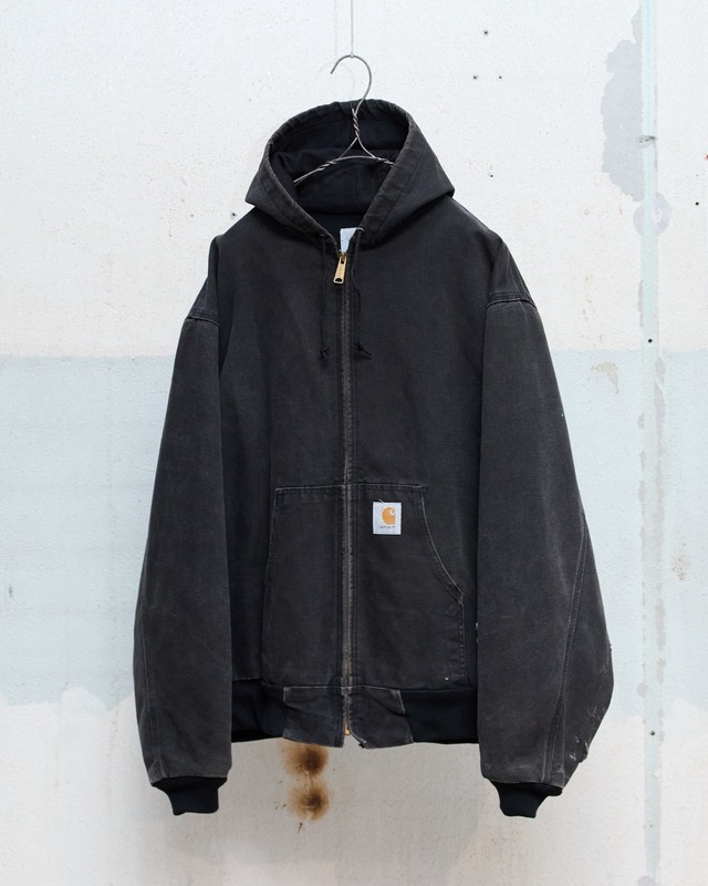 “Carhartt” good damaged active jacket / faded black
