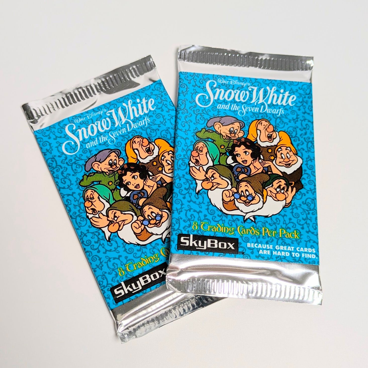 ♧ ☆送料無料!☆ 1993年製 SKYBOX【 DISNEY Snow White and the Seven Dwarss( 白雪姫と七人のこびと)】トレーディングカード 単品 (1個= 8CARDS)〚アメリカン雑貨 アメトイ〛