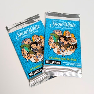 ♧ ☆送料無料!☆ 1993年製 SKYBOX【 DISNEY Snow White and the Seven Dwarss( 白雪姫と七人のこびと)】トレーディングカード 単品 (1個= 8CARDS)〚アメリカン雑貨 アメトイ〛