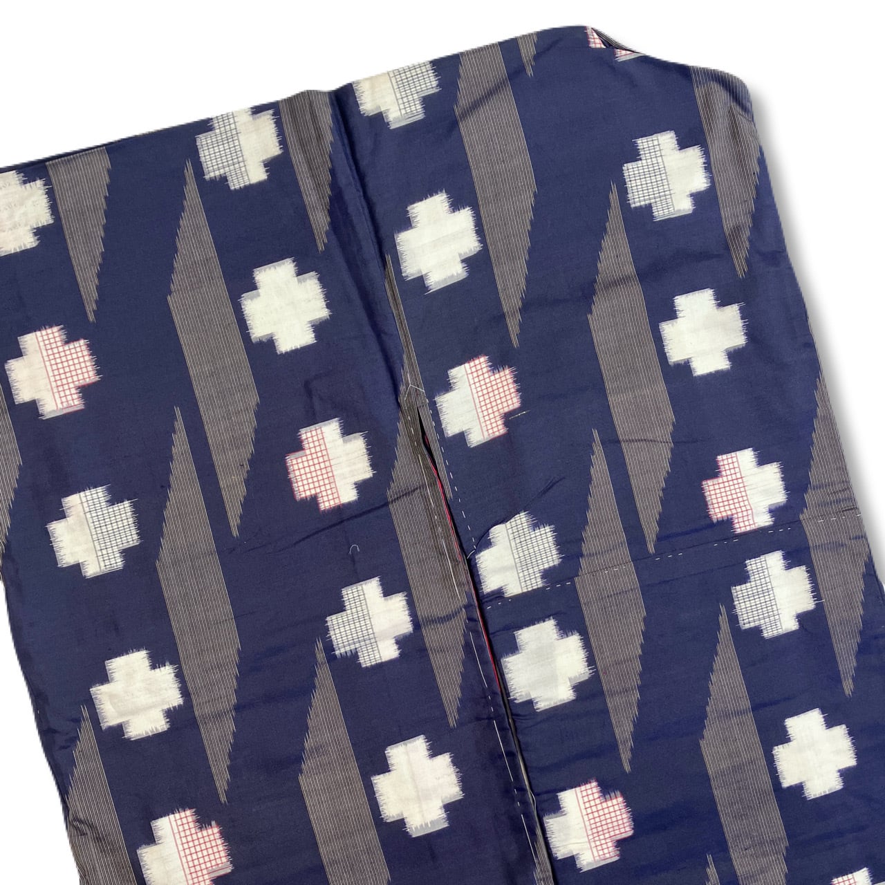 銘仙 袷 黒×白 ギザギザダイヤにクロス花 | 足利うさぎや