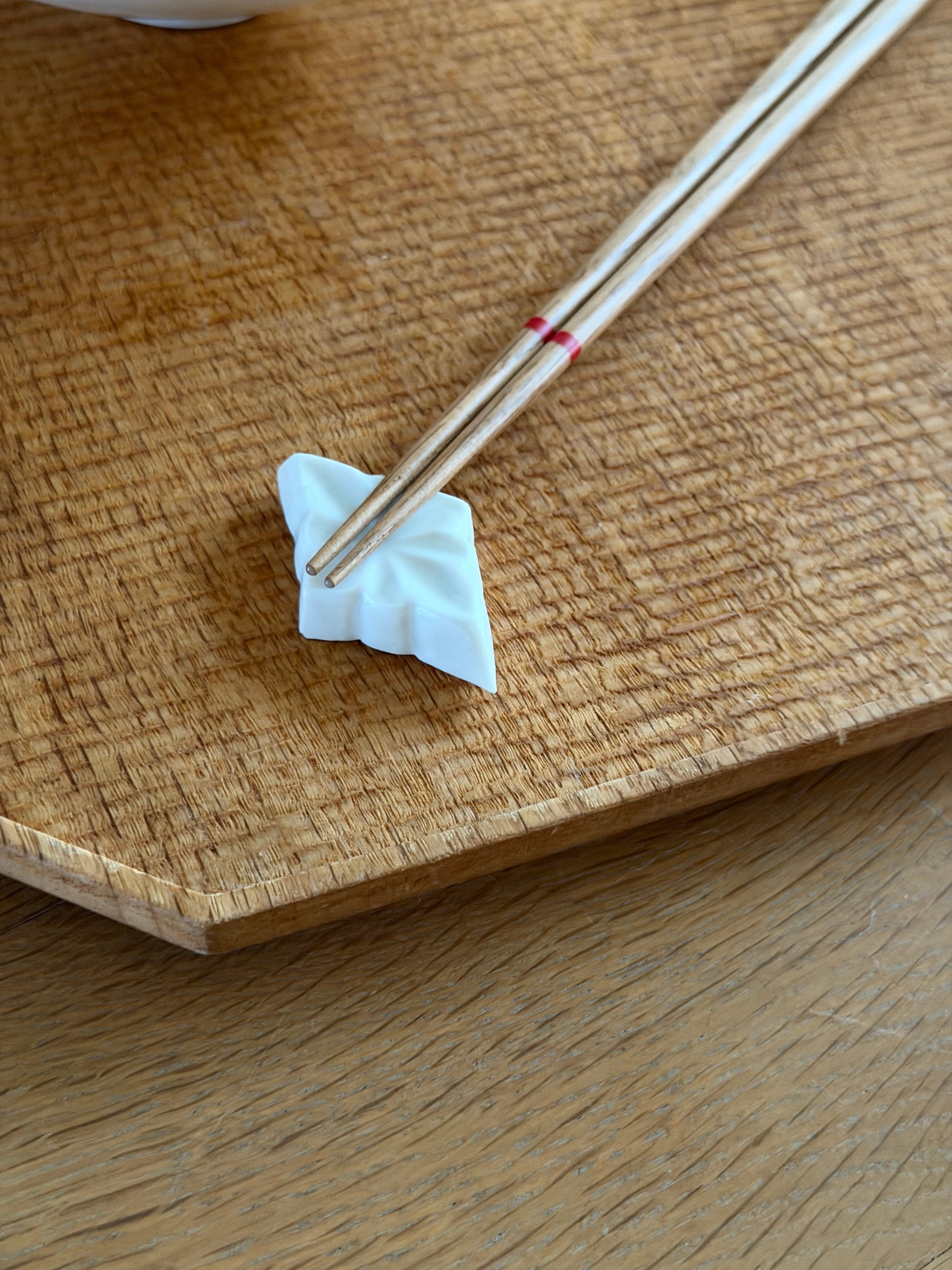 【住】7月初旬以降発送分・ 宮田竜司 箸置き菱形 白