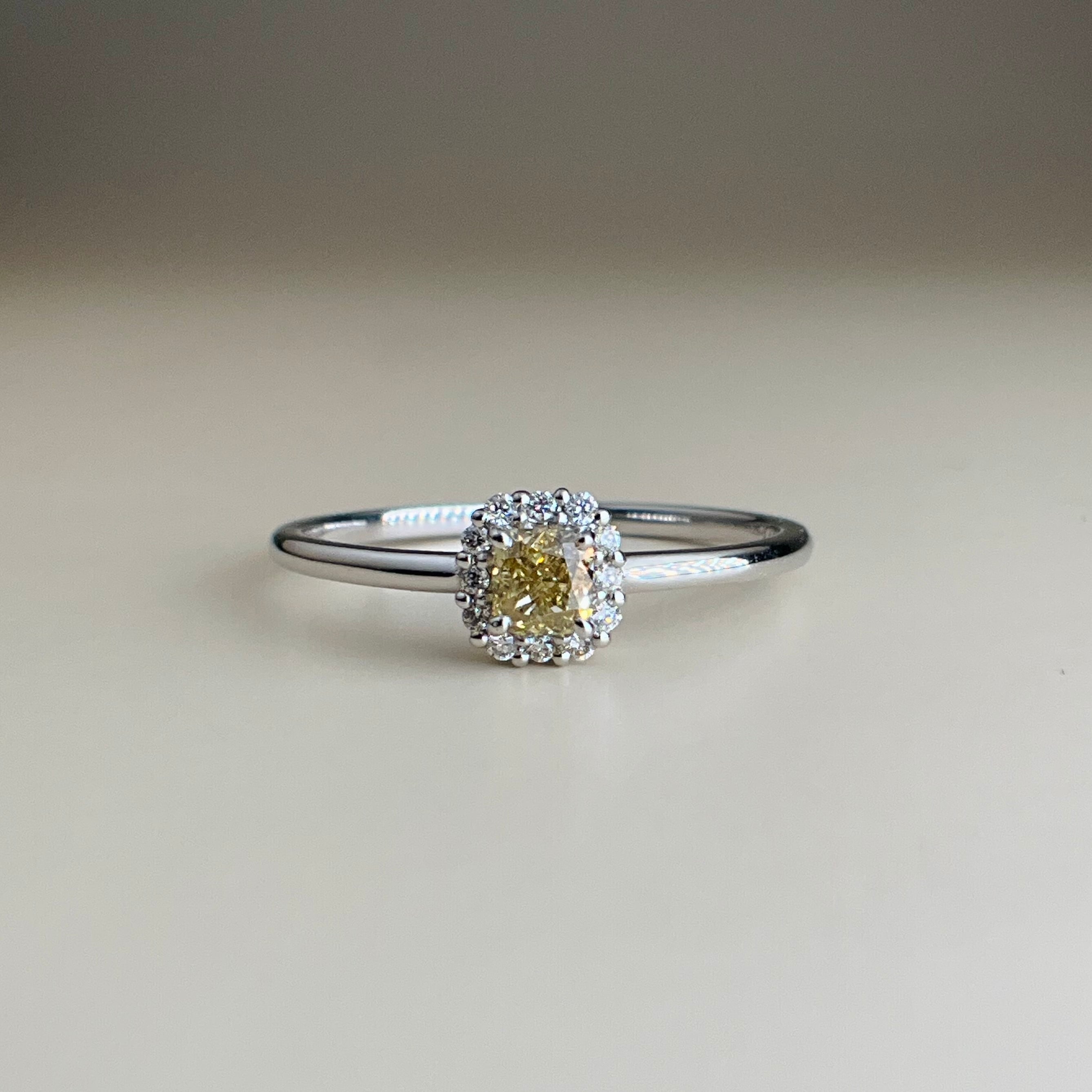 ファンシーイエローダイヤモンドリング 0.352 ct　ピンキーリング　2号 ファンシーイエローダイヤモンドリング 0.352 ctピンキーリング2号