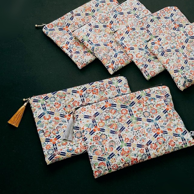 キモノポーチ≪小≫　白地に六角花鳥　着物リメイク　フラットファスナーポーチ　