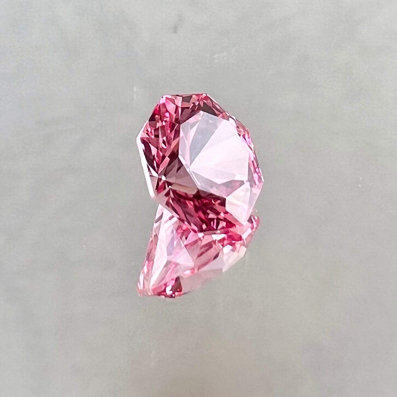 再結晶ピンクサファイア ほんのりパパラチア 特殊オクタゴンカット