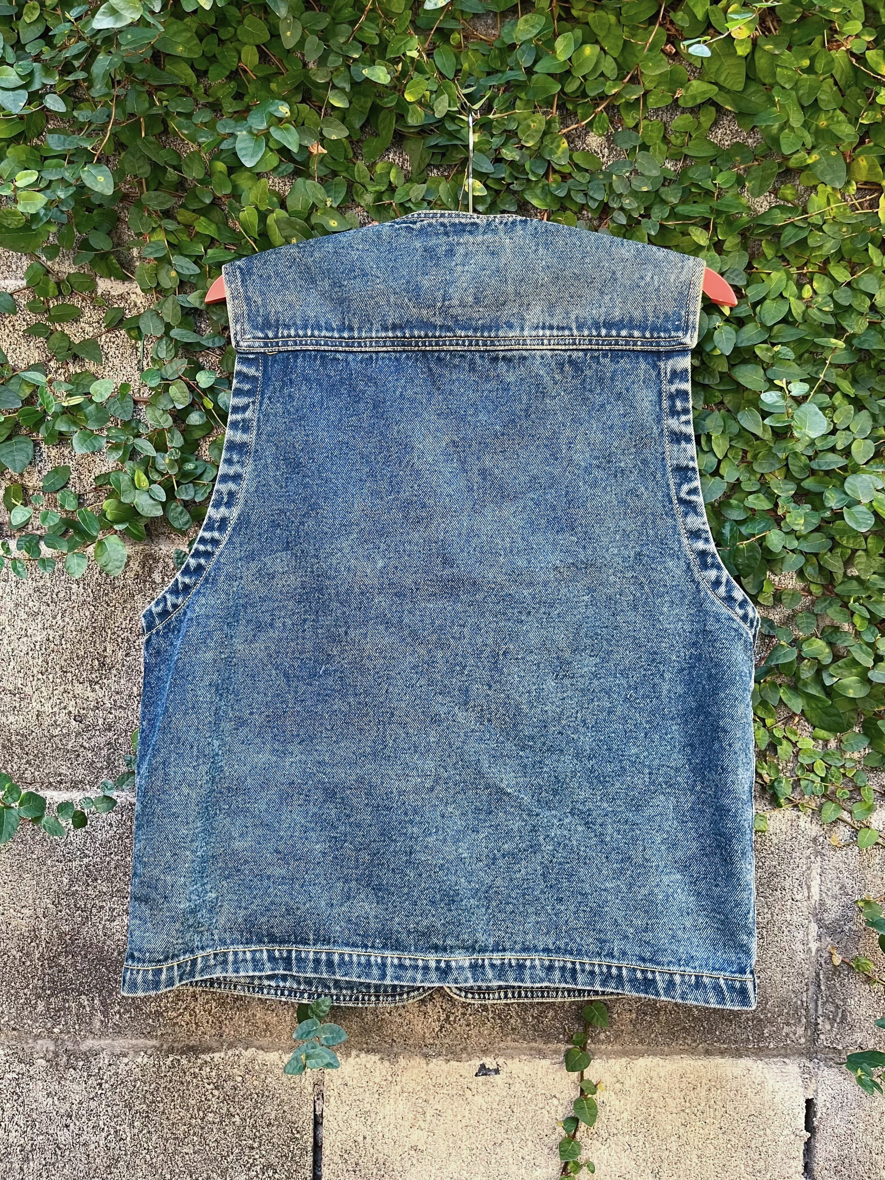 remake ✂︎ strawberry button denim vest