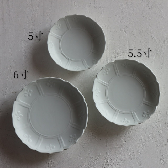 twf22-y9Ｗ 輪花彫5.5寸皿　白磁マット