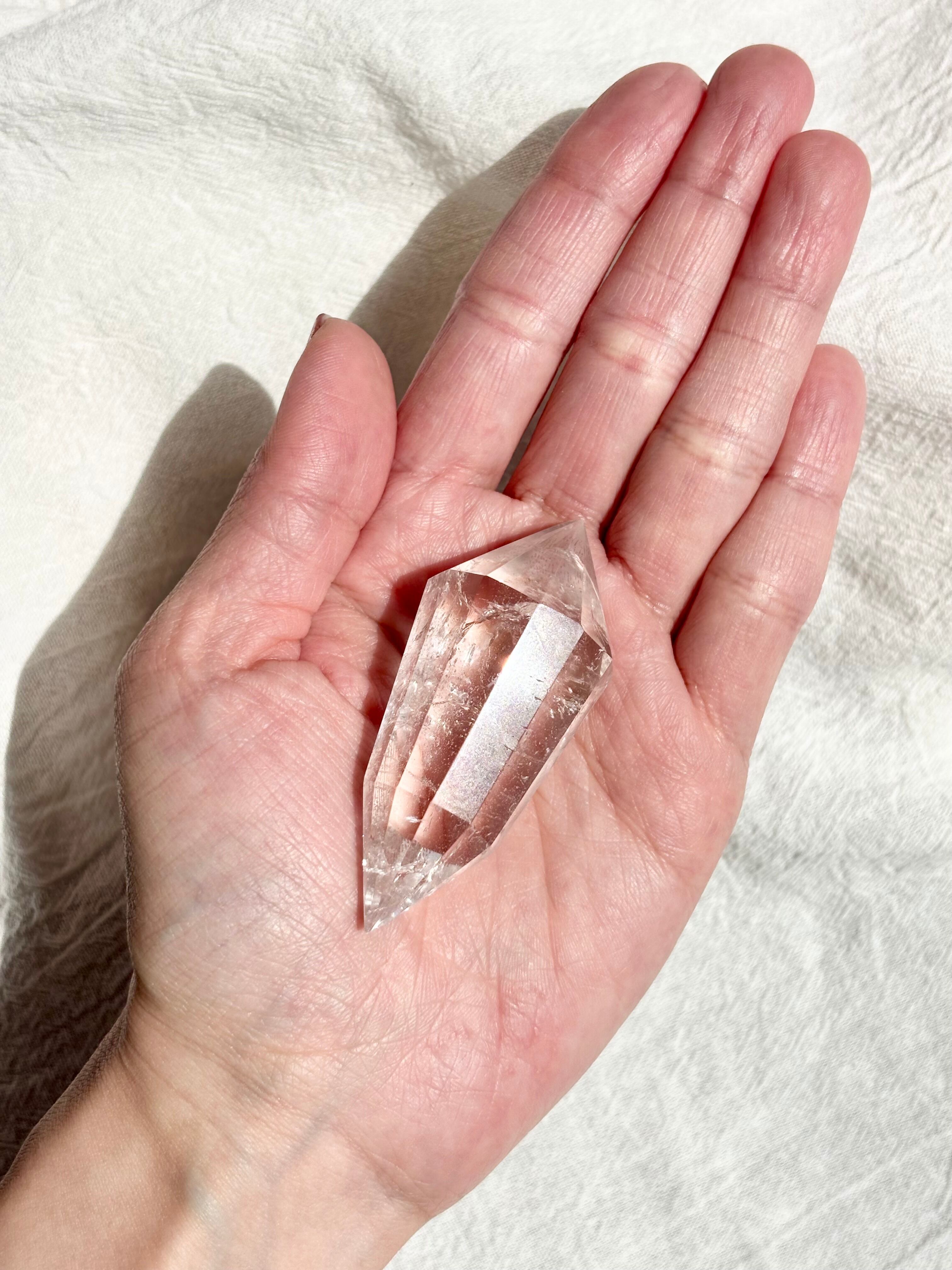 ヴォーゲルワンド水晶　12面カット　クリアクォーツ 調律の光】 虹入りクリアクオーツ ヴォーゲルワンド12面カット | soluire