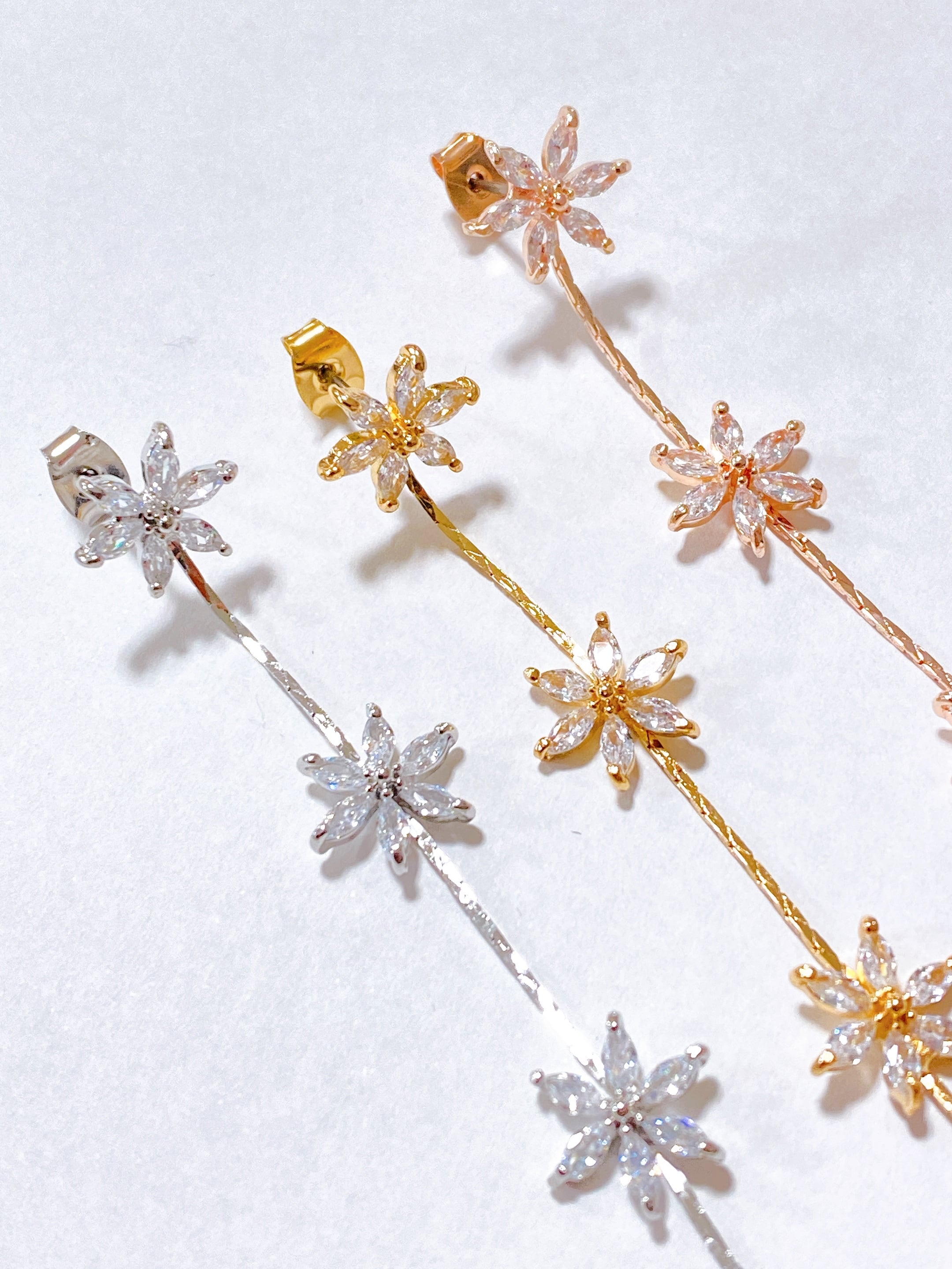 新品☆フラワーピアス 4CZフラワーピアス/イヤリング | accessory bijou