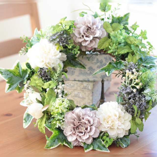 ダリアとミントグリーンのリース｜A.K.flowers アーティフィシャルフラワー・オーダーギフト
