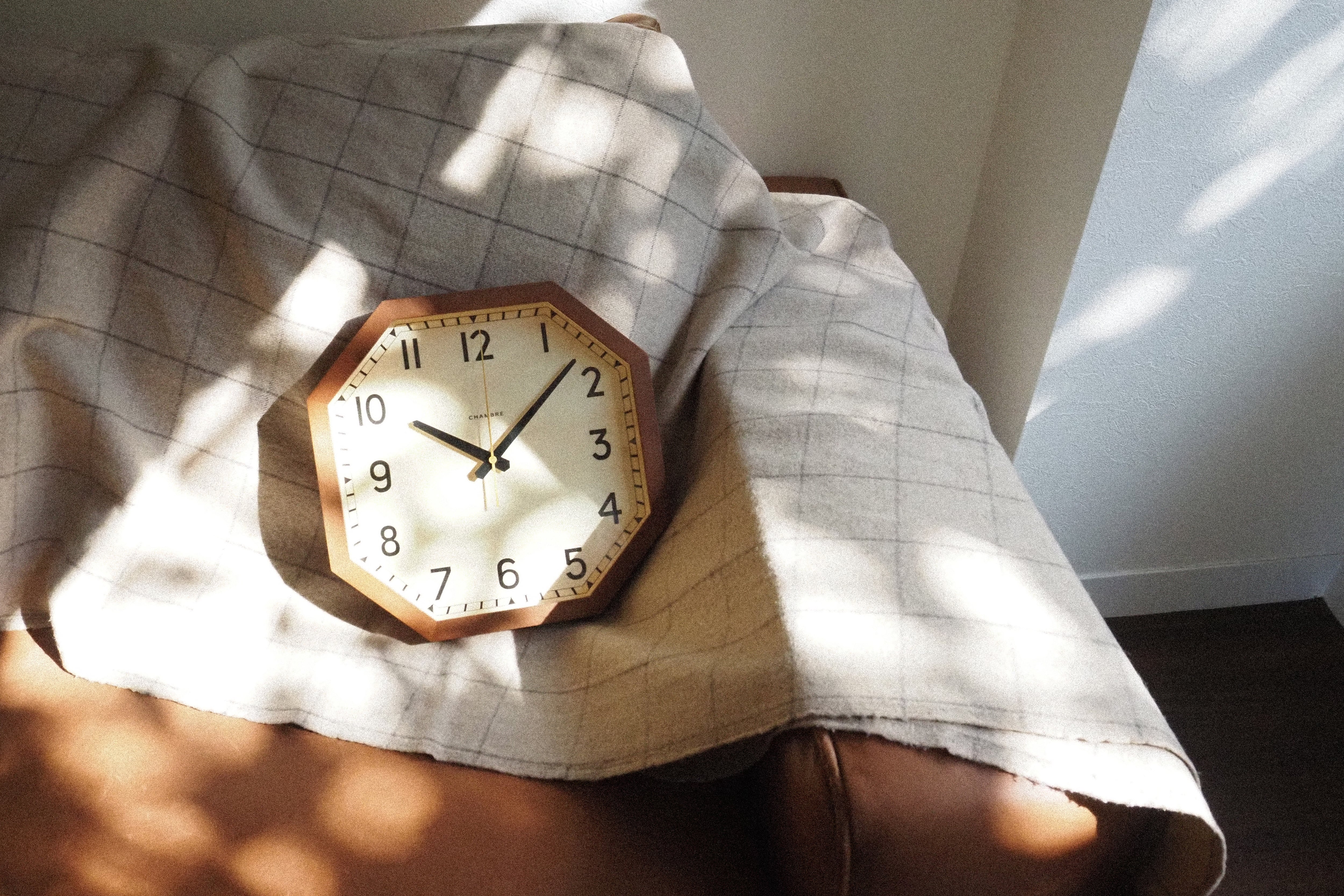 掛け時計 OCTAGON CLOCK【BROWN】 | シャンブル【CHAMBRE】byインターゼロ