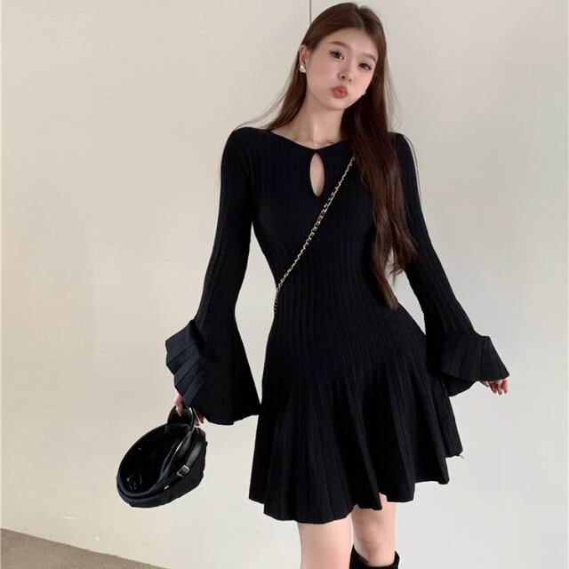 【予約販売】ワンピース レディース ベルスリーブ ミニワンピース フレア ニットワンピース Aライン ブラック オフホワイト フェミニン 体型カバー こなれ感 ワンピ 大人可愛い シンプル エレガント おしゃれ 韓国 旅行 バカンス 春 夏 トレンド フリー