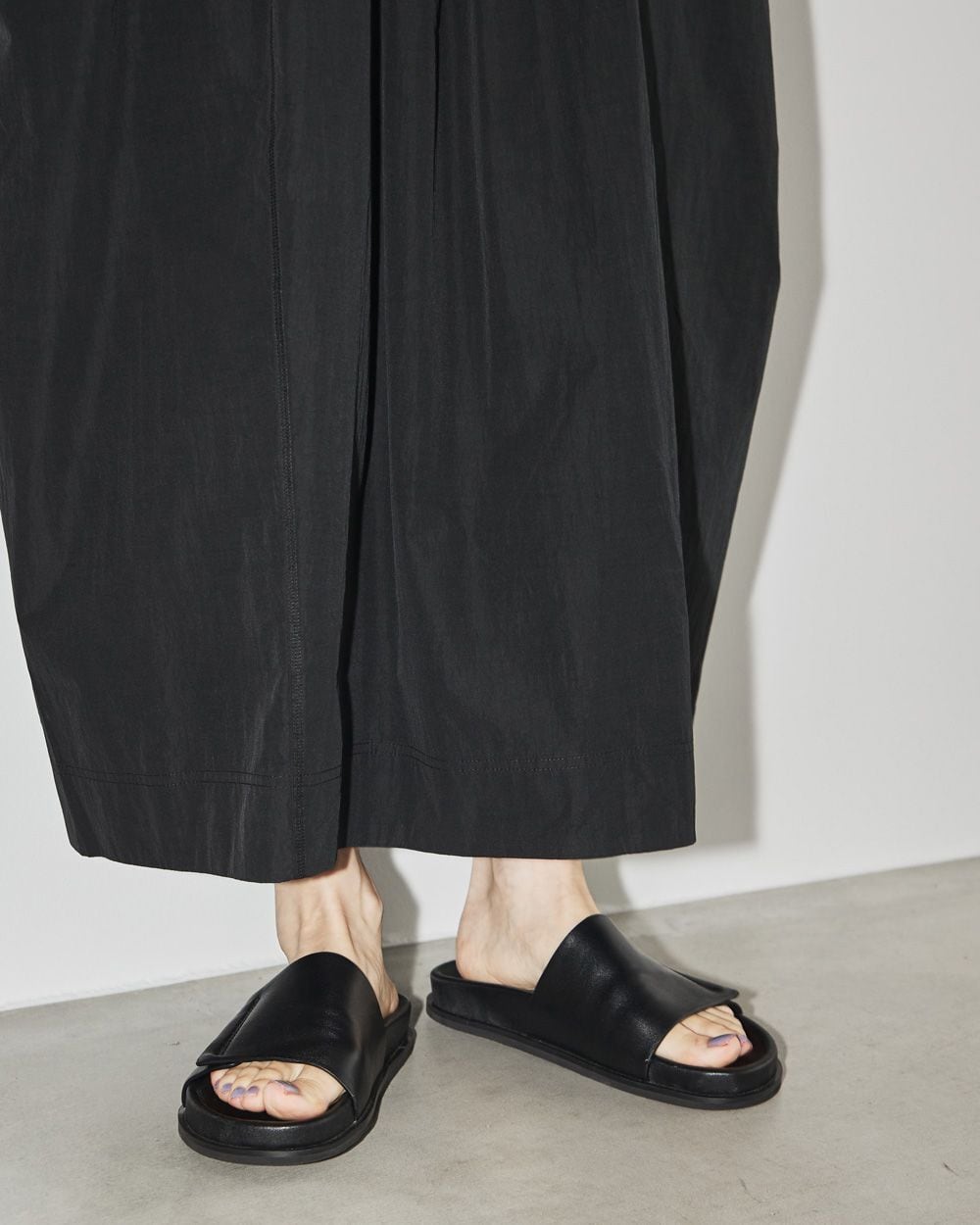 todayful】Leather Slide Sandals／Black 37 | horsemoveis.com.br