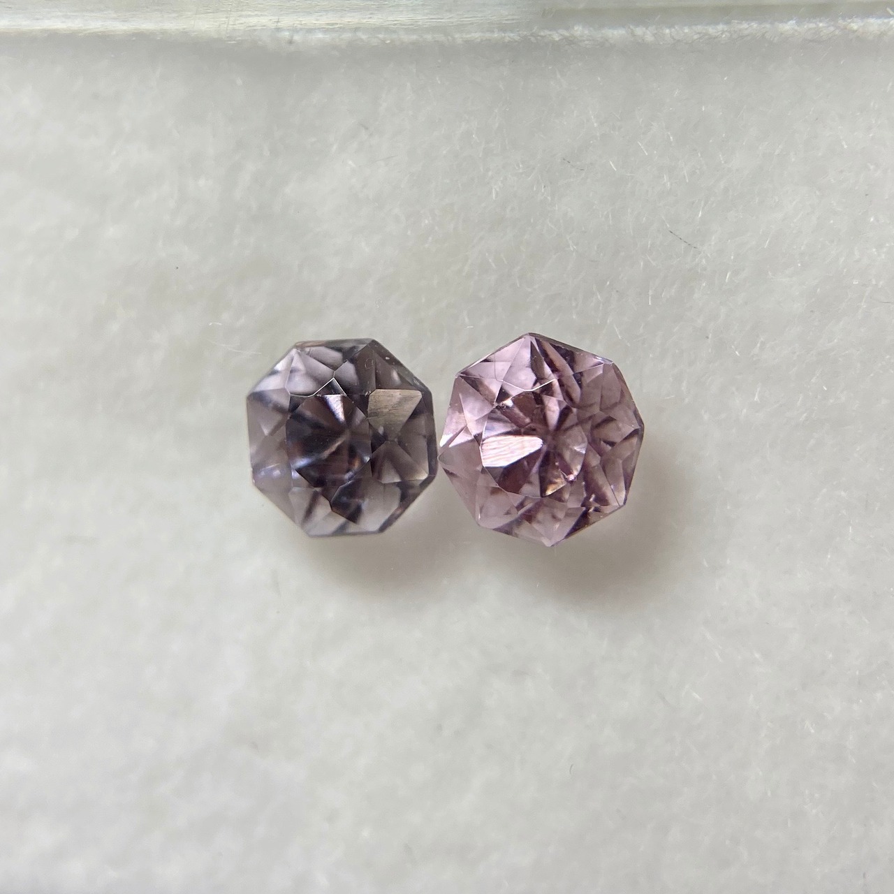 お花みたいなスピネル 約4.5mm-5.0mm 2点セット No.34