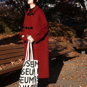 アウター コート レディース 送料無料 3色 トグルボタン 襟付き ミモレ丈 長袖 ステンカラーコート ウールタッチ ボリューム袖 襟付き オーバーサイズ ビッグシルエット ボア フェイクファー 大人可愛い きれいめ 上品 レトロ 大人女子 こなれ感 キュート ガーリー ゆったり 重ね着 体型カバー モテ 高見え 格上げ インスタ映え 春 秋冬 大人 かわいい おしゃれ 普段使い デイリー お出かけ デート 通勤 通学 コーヒー ブラック レッド XS S M L