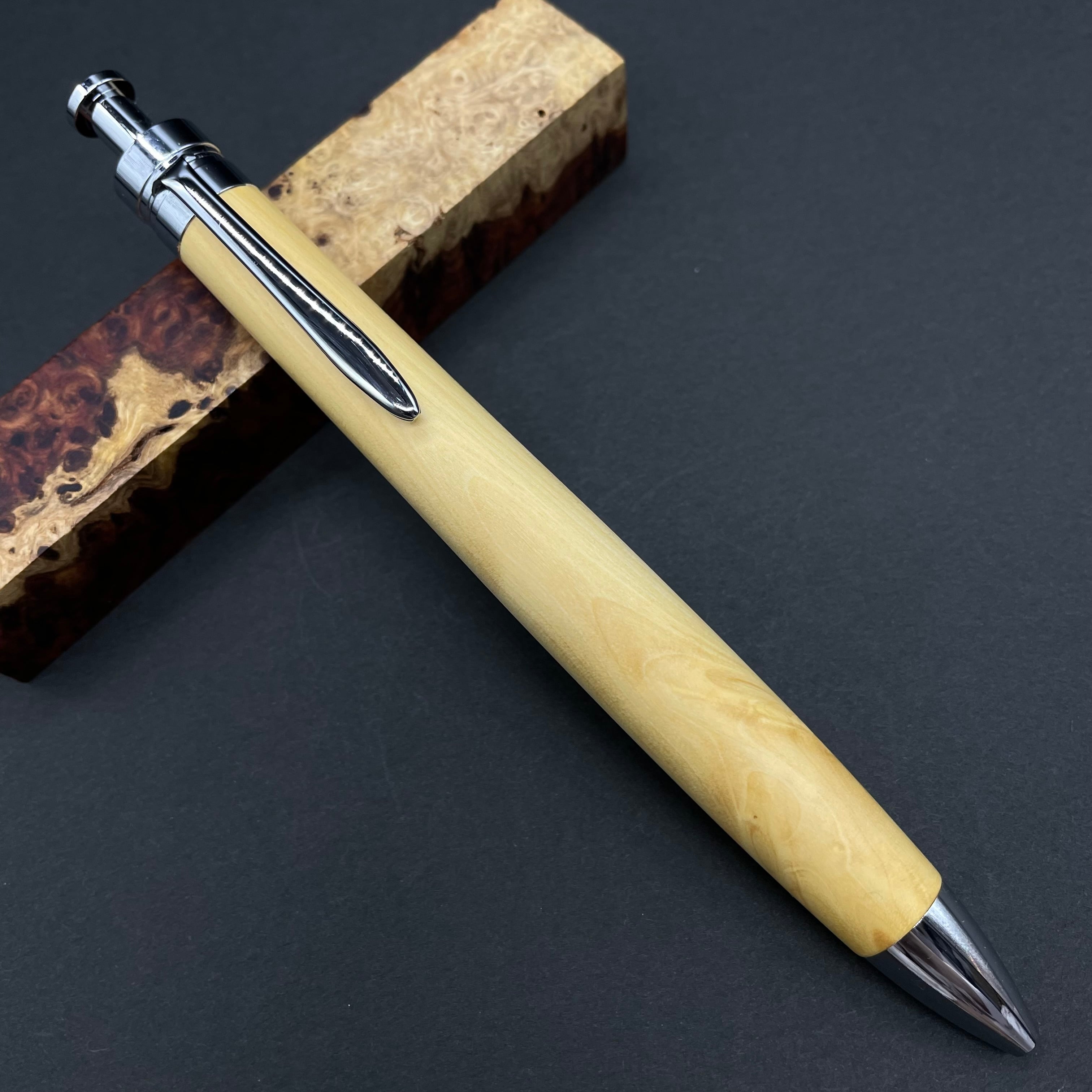 極上杢 アンボイナバール 紅白】木軸キャップ式ボールペン | 富士瘤 Craft
