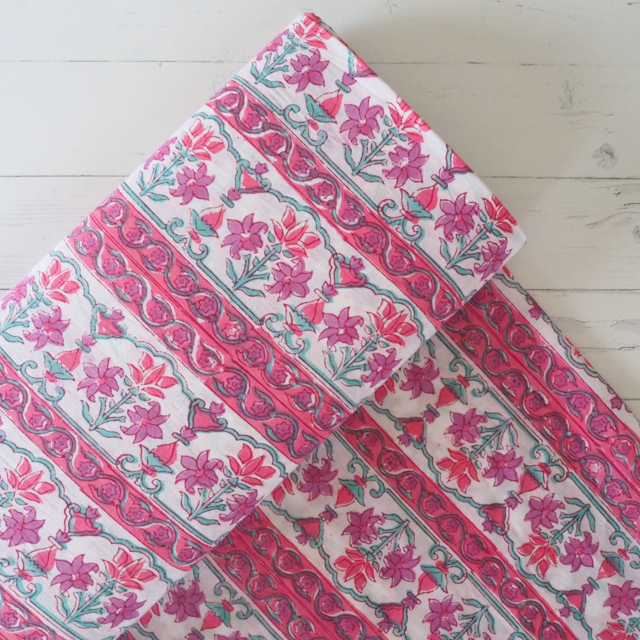 ブロックプリント生地【50cm単位】インド綿 ストライプ花柄 白×ピンク×パープル #39378-PK2