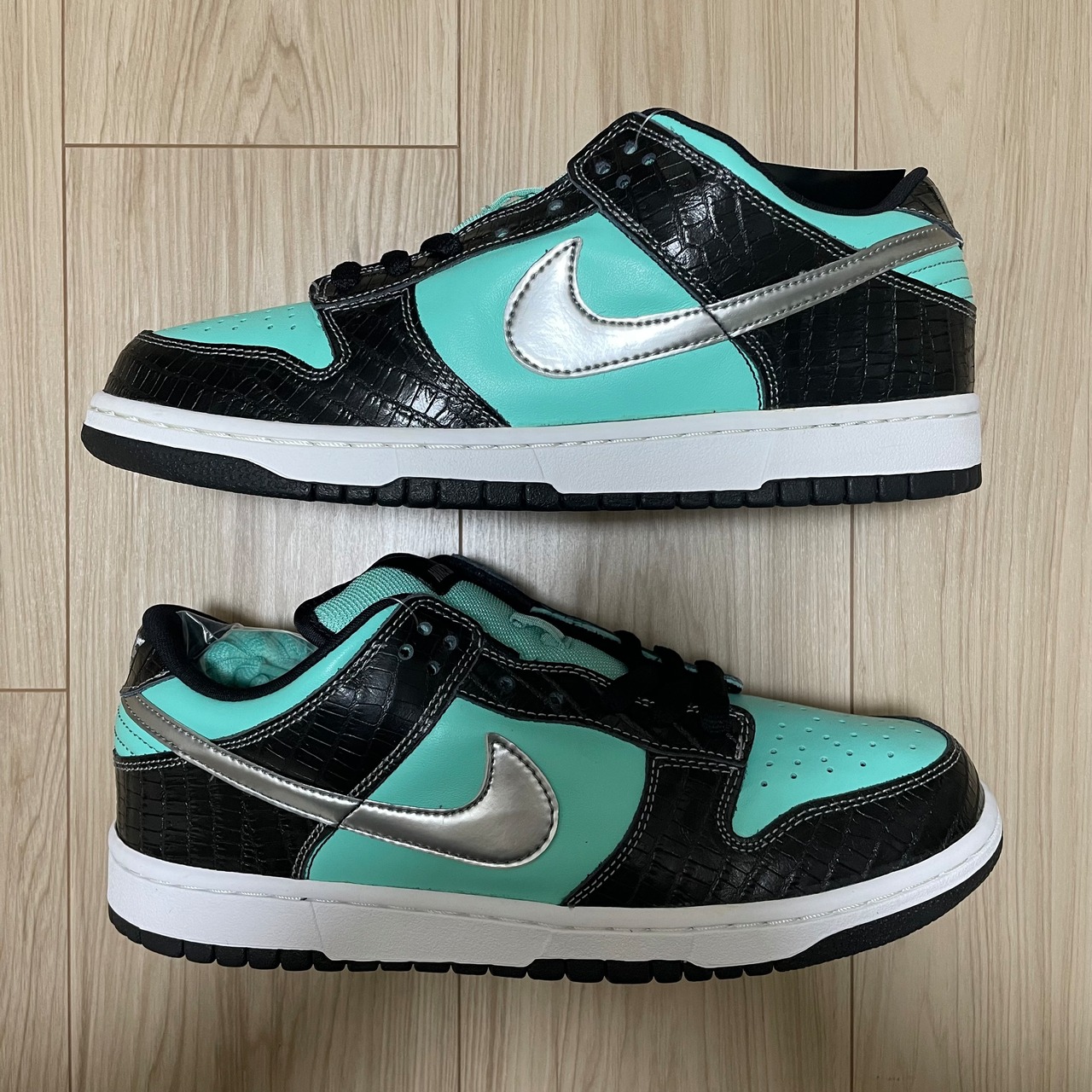 SB DUNK LOW DIAMOND SUPPIL CO. TIFFANY 304292-402