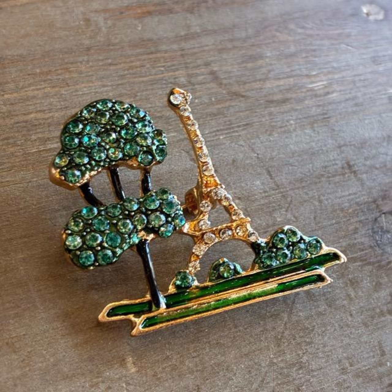 TOPANGA Jewelry　Bijou art brooch Eiffel tower　ビジューアートブローチ　エッフェル塔　パリ　プレゼント　プチギフト　ジャケット　帽子　バッグ　ニット