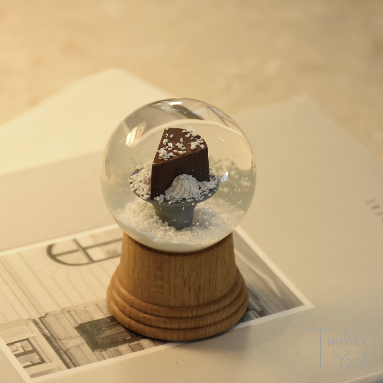 ONLINE限定】スノードーム / ザッハトルテ / 木製台座 / Φ4.5cm