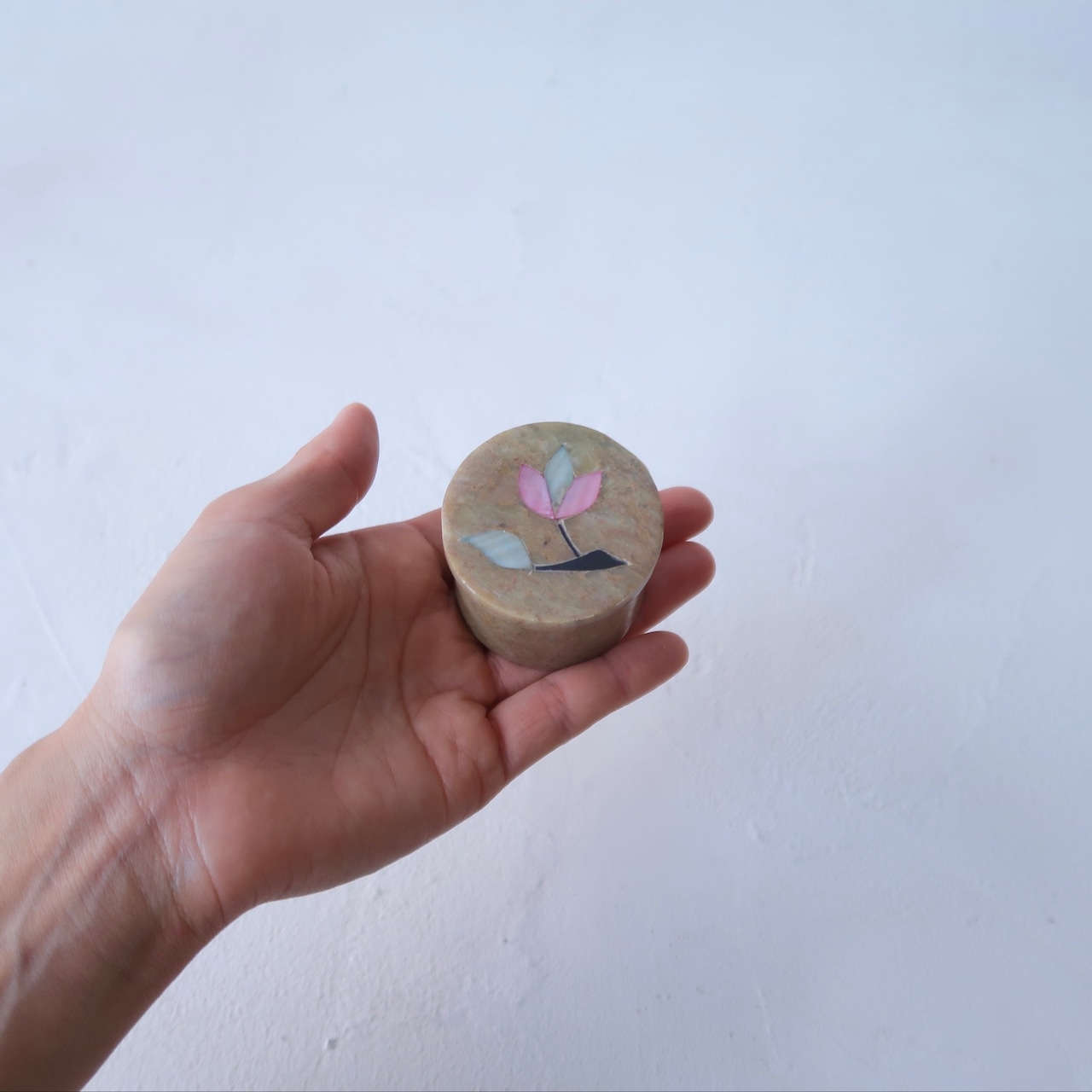 ミントグリーンとピンクの小箱