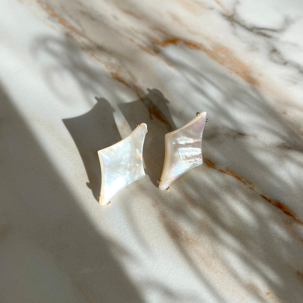 Teresaダイヤシェイプピアス