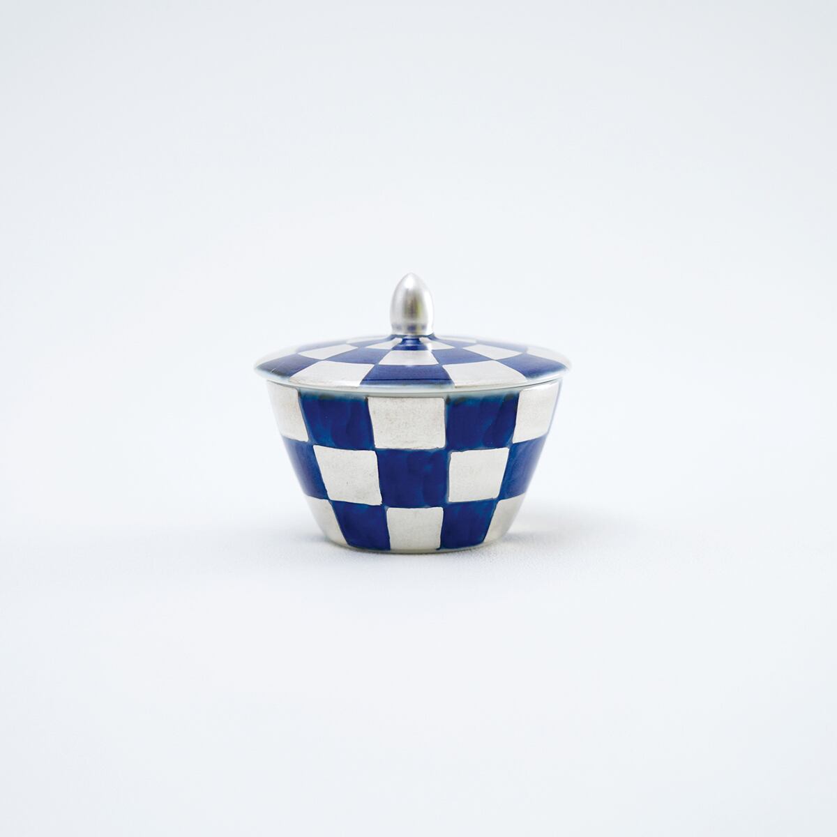 銀彩染付市松 新蓋付珍味入 | 福珠窯ファクトリーショップ