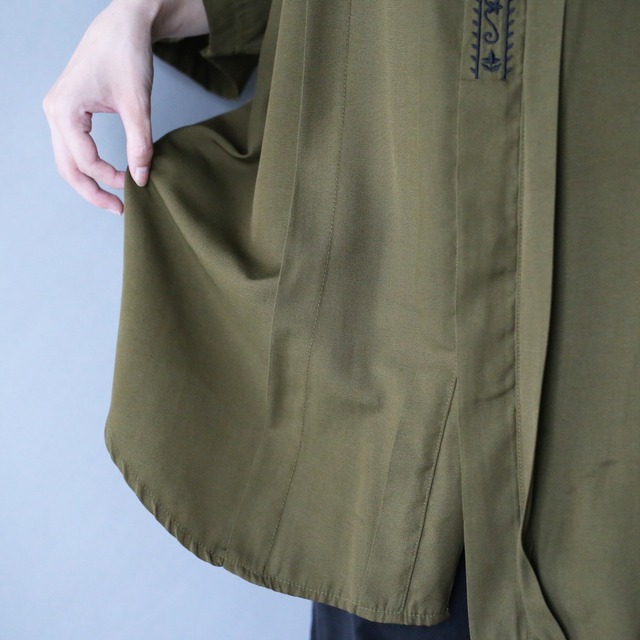 "刺繍"  fry-front  and front pleats minimal design over silhouette h/s shirt