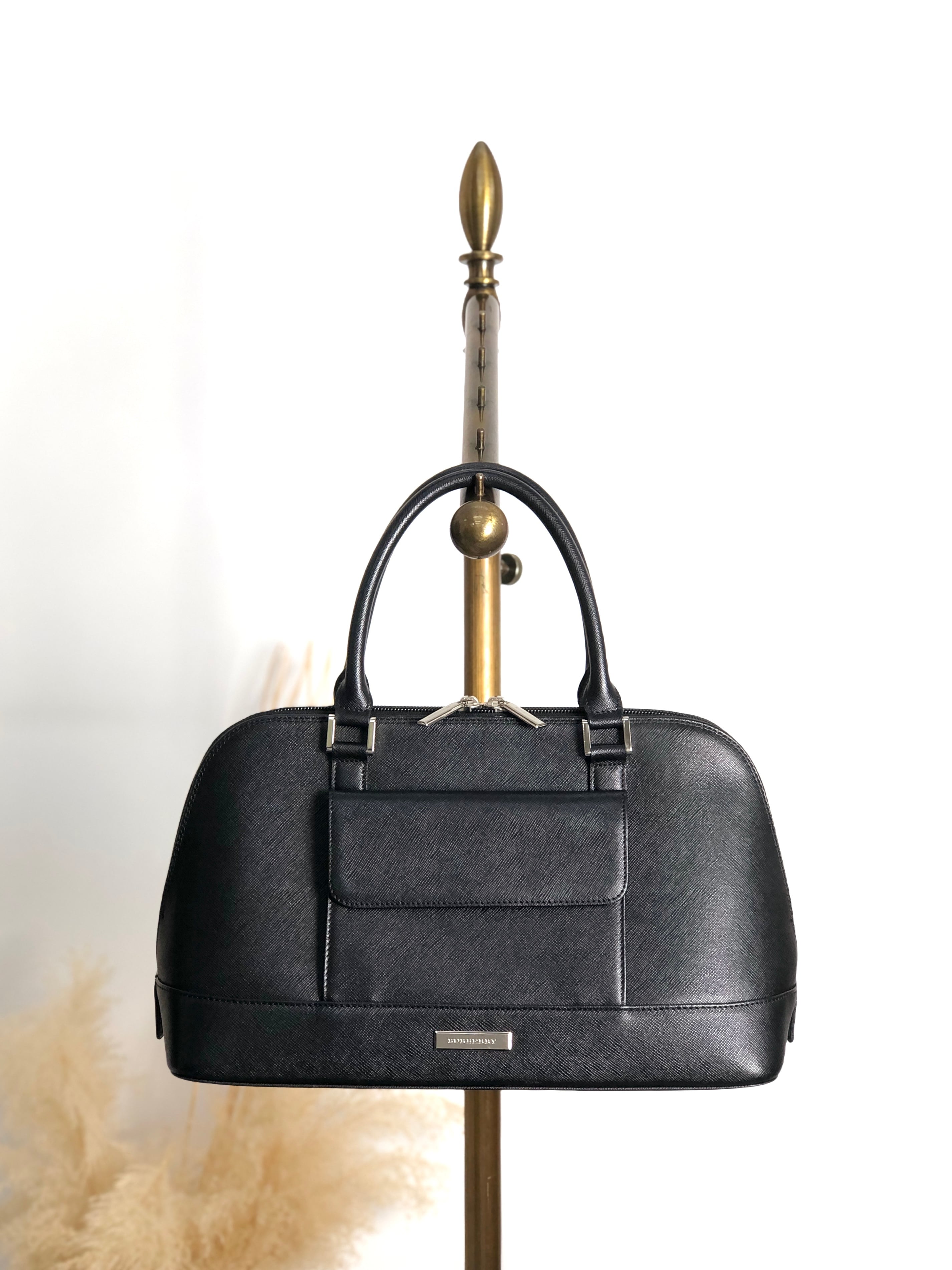 BURBERRY バーバリー ハンドバッグ ブラック 型押しロゴ レザー