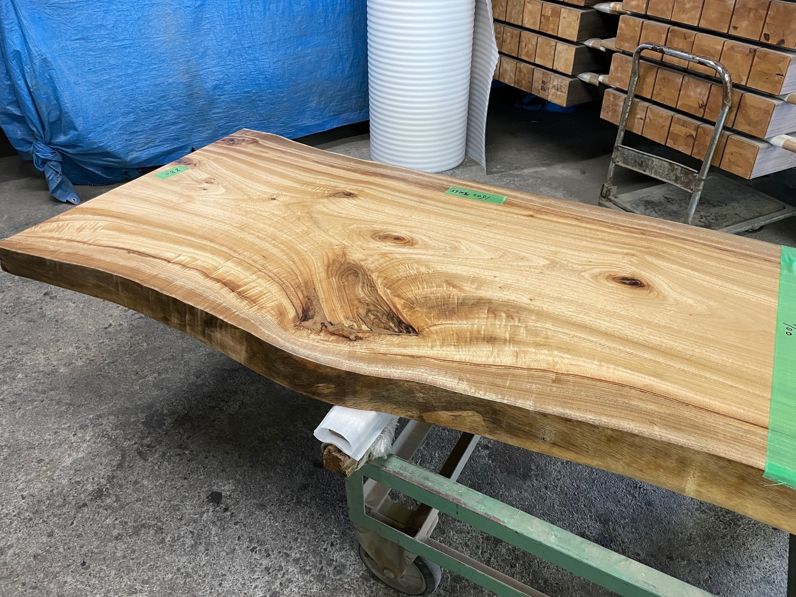 クス3889 楠 一枚板無垢材 1650x590‐690x40mm ダイニング クス3889 楠 一枚板無垢材 1650x590‐690x40mm ダイニング