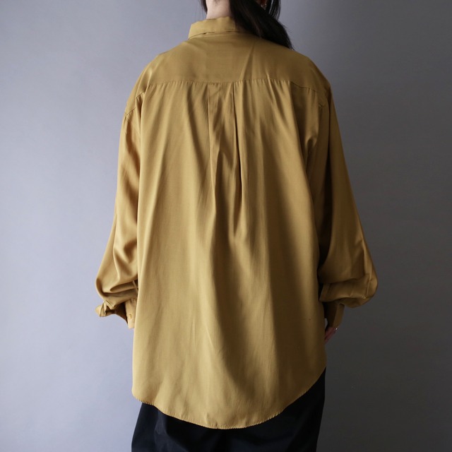 "刺繍" elegant design over silhouette band-collar shirt