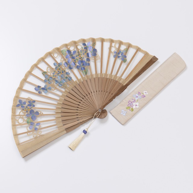 額透かし彫扇 紗月 紫陽花 ベージュ