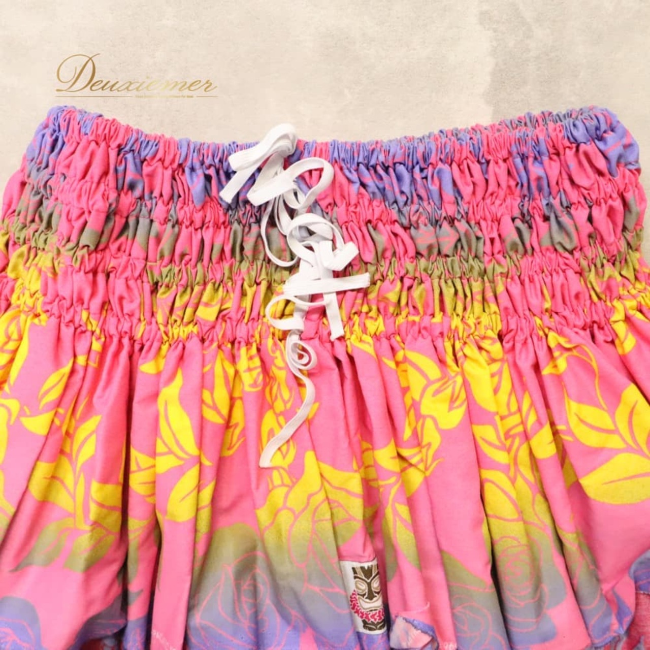 フラダンス 衣装 Pink Lei パウスカート ピンク系 バラ柄 ロケラニ 花柄 植物柄 ハワイアンプリント ハワイアン アロハ フラ ダンス レッスン 練習 ハワイアンダンス 黄 青 緑 イエロー系 ブルー系 カーキ系 シングル スカート フレア 華やか 鮮やか かわいい おしゃれ カラフル ふんわり