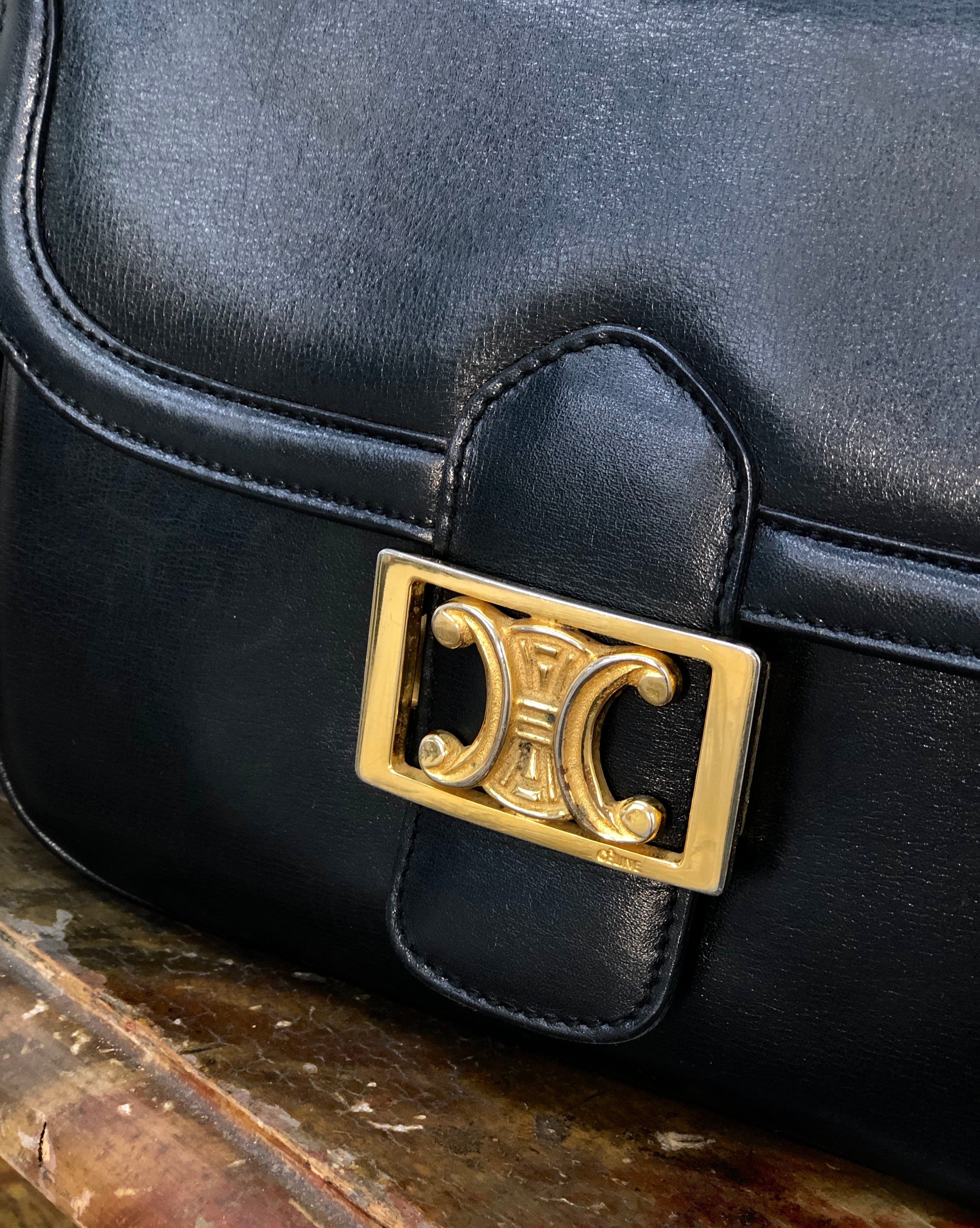 CELINE セリーヌ トリオンフ レザー クロスボディ ショルダー CELINE セリーヌ トリオンフ レザー クロスボディ ショルダー