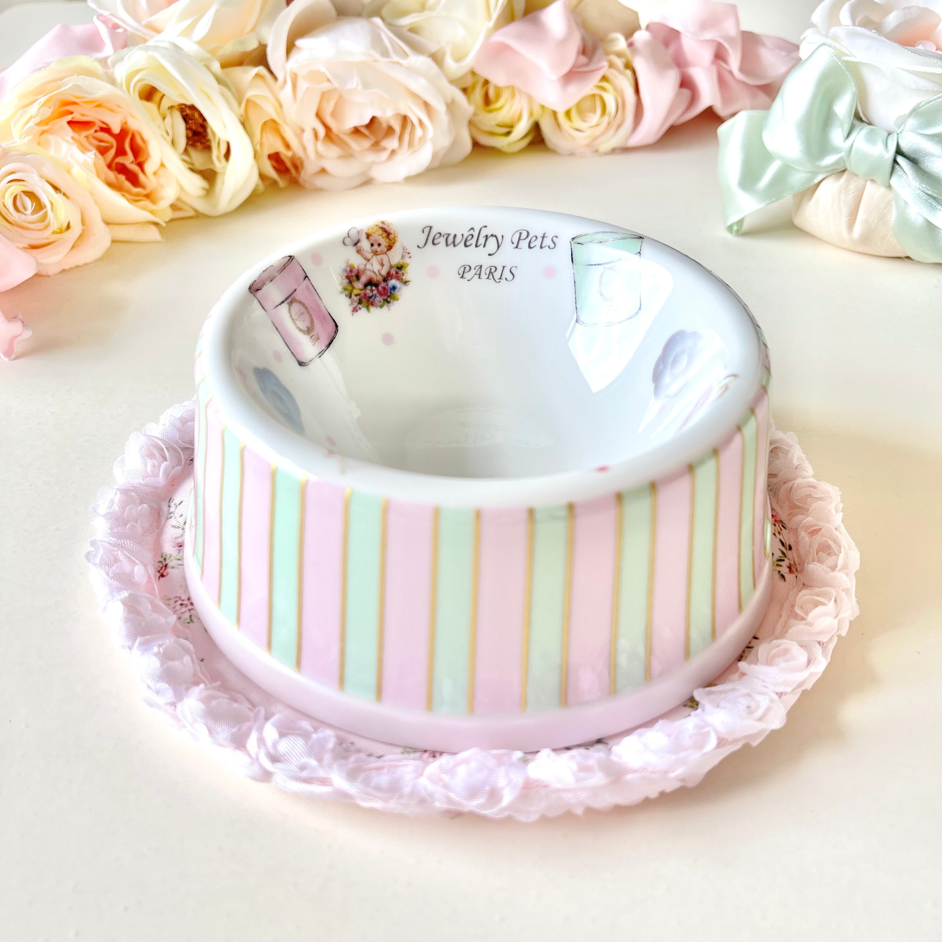 お姫様なペットちゃん用　ピンクとグリーンストライプのかわいいフードボウル 天使 カメリア 陶器 磁器