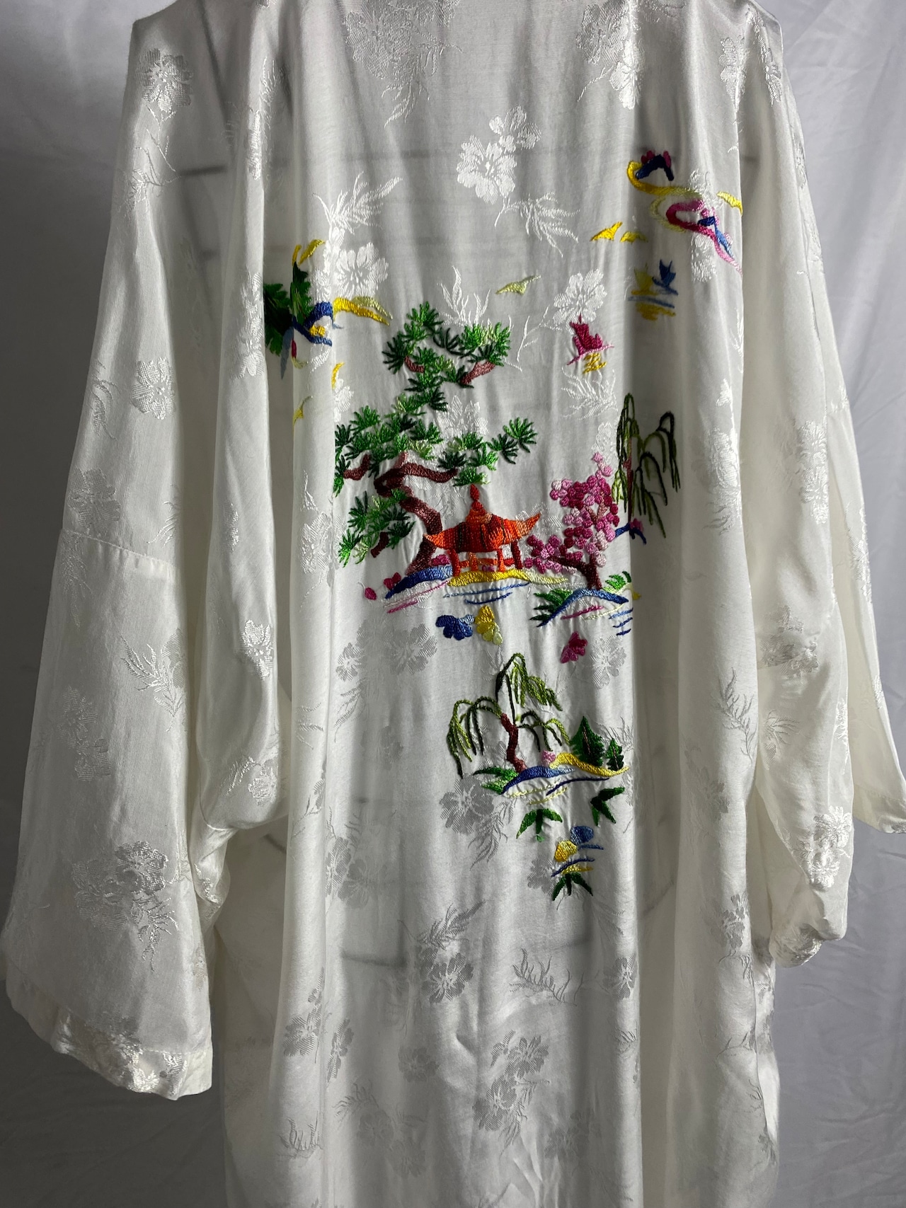 Oriental embroidery gown Made in China