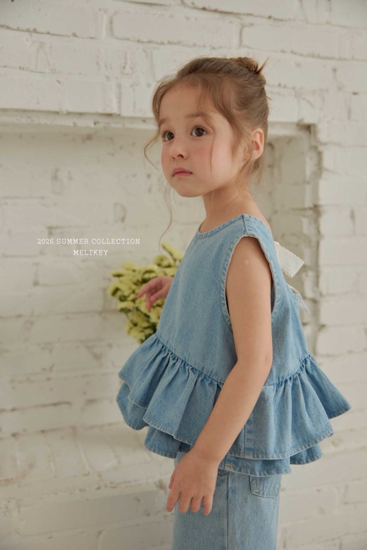[MELIKEY] Ribbon Ruffle Sleeveless Blouse (JS/JM) / [미라이키] 리본캉캉나시블라우스 (JS/JM)