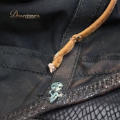 社交ダンス 衣装 ラテン ドレス ワンピース 黒 羽 デモ 競技 ダンス パーティ 発表会 襟 目立つ 個性的 特徴的 細身 ブラック系 コスチューム 豪華 レディース おしゃれ 目を引く 魅力的 派手