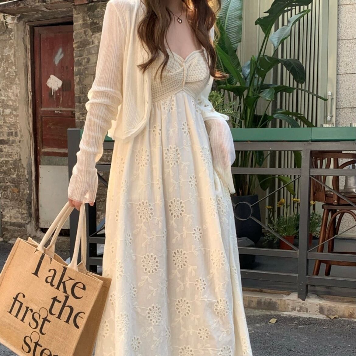 2点セット レディース カーディガン ボレロ キャミソールワンピース キャミワンピ ロング ロング丈 長袖 ワイド Aライン 刺繍 クロシェ 編み込み かわいい 大人可愛い きれいめ カジュアル 上品 エレガント 清楚 フェミニン シック おしゃれ おとな ナチュラル こなれ感 ラフ ラブリー キュート ガーリー 抜け感 存在感 花柄 フラワー 学生 通学 デート お出かけ 女子会 休日 リゾート 旅行 散歩 街歩き 公園デビュー S M L ホワイト 春 夏 ツーピース 10代 20代 30代 送料無料